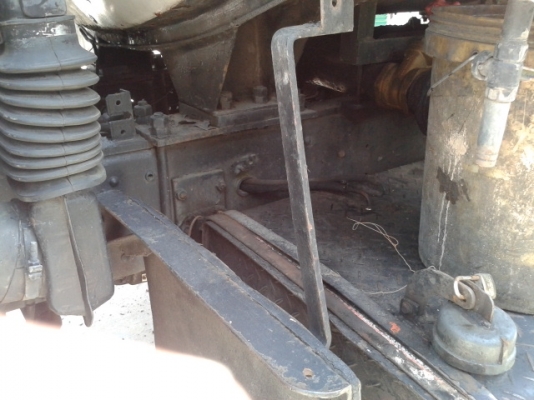 รถสิบล้อบรรทุกน้ำมัน 16000ลิตร 4 ช่อง  พร้อมใช้งาน