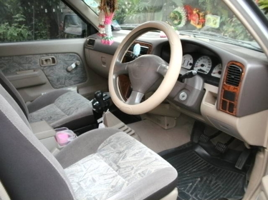 NISSAN FRONTIER  4ประตู  ปี 2001