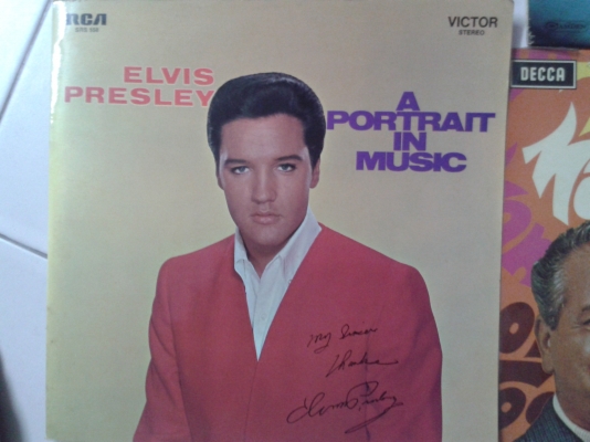 แผ่นเสียงสภาพดี มี 6 แผ่น แผ่นเสียงสภาพดี มี 6 แผ่น