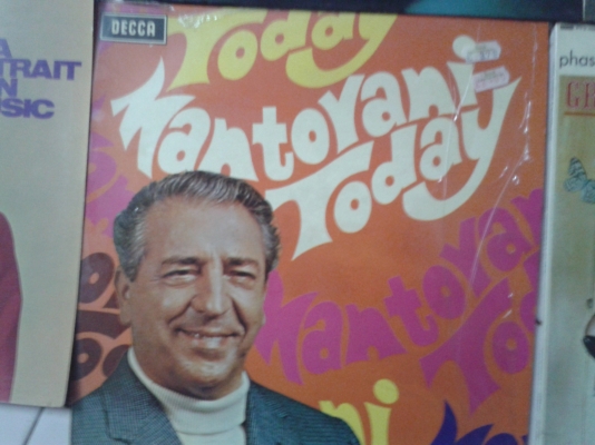 แผ่นเสียงสภาพดี มี 6 แผ่น แผ่นเสียงสภาพดี มี 6 แผ่น