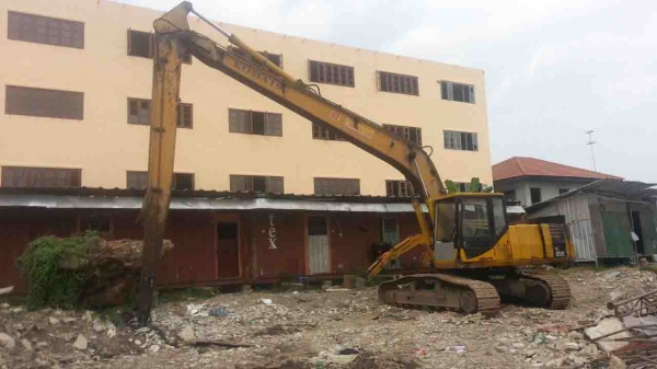 ขาย komatsu pc200 บูมยาว&rlm;