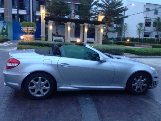 ขายด่วน ขายถูก Benz SLK200 ของแท้ไม่ใช่รถประกอบแน่นอน ชั่วโมงการทำงานแค่12,000 สภาพดีดีมากๆ สนใจสอบถามรายละเอียดเพิ่มได้ที่ 087-3310254 เจี๊ยบค่ะ