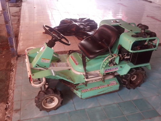 ขายรถตัดหญ้า เก่าญี่ปุ่น เครื่องเเน่น เกียร์ดี  สั้งตัดทำงานปกติ