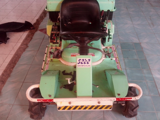 ขายรถตัดหญ้า เก่าญี่ปุ่น เครื่องเเน่น เกียร์ดี  สั้งตัดทำงานปกติ