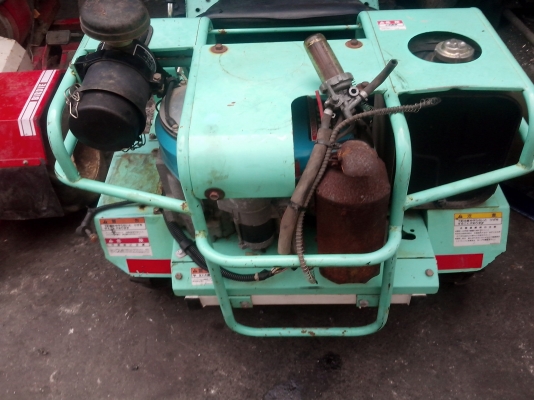 ขายรถตัดหญ้า เก่าญี่ปุ่น เครื่องเเน่น เกียร์ดี  สั้งตัดทำงานปกติ