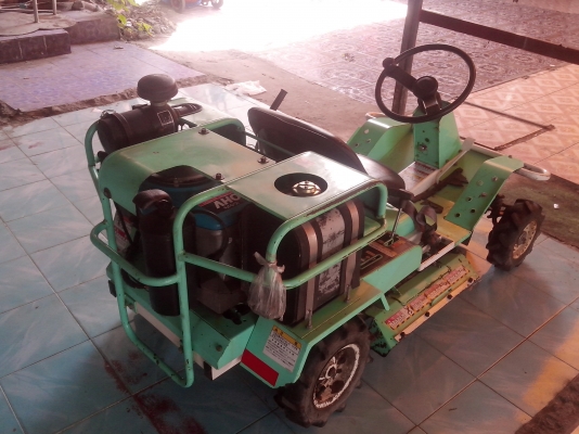 ขายรถตัดหญ้า เก่าญี่ปุ่น เครื่องเเน่น เกียร์ดี  สั้งตัดทำงานปกติ