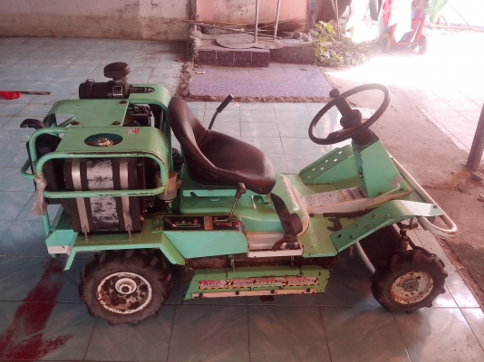 ขายรถตัดหญ้า เก่าญี่ปุ่น เครื่องเเน่น เกียร์ดี  สั้งตัดทำงานปกติ