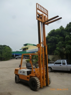 ขายรถยกโฟร์คลิฟท์ 3 ตัน ยี่ห้อ KOMATSU FD30-7 ราคาถูก ขายรถยกโฟร์คลิฟท์ 3 ตัน ยี่ห้อ KOMATSU FD30-7 ราคาถูก