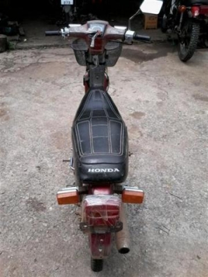 ขายฮอนด้า C700 เครื่องดีพร้อมใช้โครงไม่ผุรถไม่มีเล่มออกใบซื้อขายให้ ขาย 4900 บาท