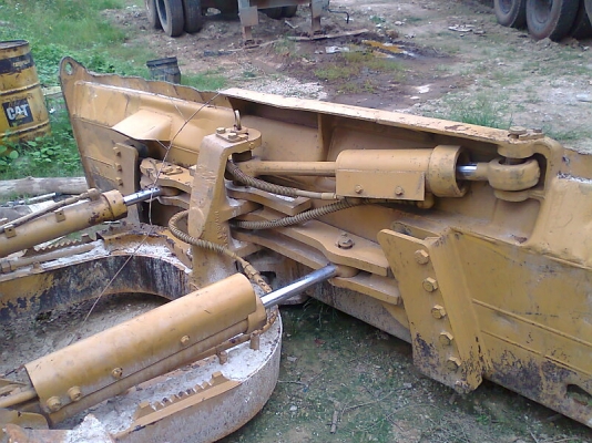 รถแทรคเตอร์ตีนตะขาบ CAT D4H รถสวย มีทะเบียนครบ