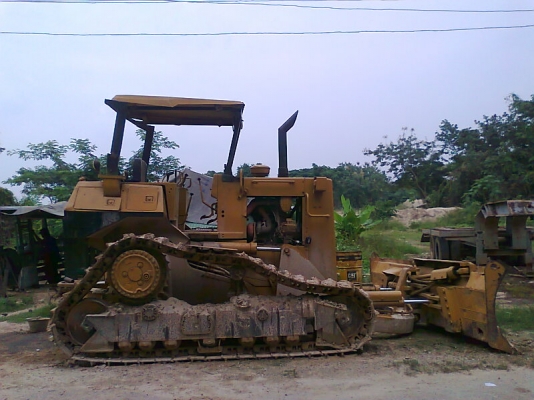 รถแทรคเตอร์ตีนตะขาบ CAT D4H รถสวย มีทะเบียนครบ
