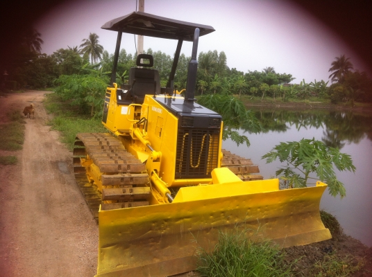 รถแทรคเตอร์ตีนตะขาบ  KOMATSU D20P-7E  เก่าในสภาพเก่านอก สวย ใบมีดสไลด์ 6 ทิศทาง