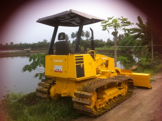 รถแทรคเตอร์ตีนตะขาบ  KOMATSU D20P-7E  เก่าในสภาพเก่านอก สวย ใบมีดสไลด์ 6 ทิศทาง