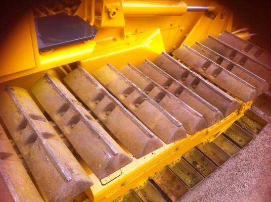 รถแทรคเตอร์ตีนตะขาบ  KOMATSU D20P-7E  เก่าในสภาพเก่านอก สวย ใบมีดสไลด์ 6 ทิศทาง