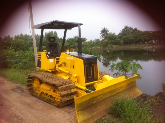 รถแทรคเตอร์ตีนตะขาบ  KOMATSU D20P-7E  เก่าในสภาพเก่านอก สวย ใบมีดสไลด์ 6 ทิศทาง