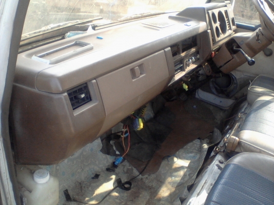 ขายแยกอะไหล่ รถตู้นิสสัน e23