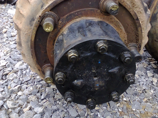 ขายเฟืองท้ายครบชุดน๊อตล้อ 5 ตัว น๊อตเพลาข้าง 8 ตัว