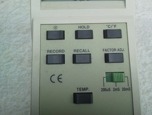 เครื่องมือวัดค่าความนำไฟฟ้า CONDUCTIVITY METER พร้อมบอกอุณหภูมิหน้าจอใหญ่มองชัดเจน