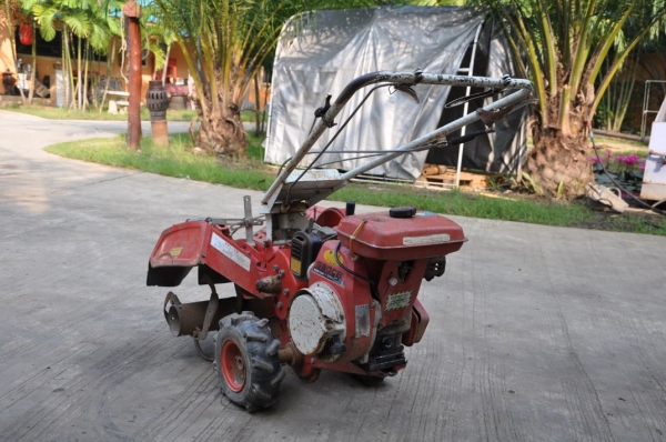 ขายรถพรวนดิน V3 kubota สภาพสวยเดิมจากญี่ปุ่น มีเกียร์ แฮนด์ปรับระดับได้ สาดดินได้ดีมาก 13,900เท่านั้น