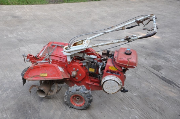 ขายรถพรวนดิน V3 kubota สภาพสวยเดิมจากญี่ปุ่น มีเกียร์ แฮนด์ปรับระดับได้ สาดดินได้ดีมาก 13,900เท่านั้น