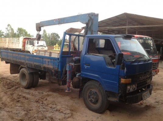 ขาย 6ล้อ  TOYOYA  DINA  ติดเครด 1 ตัน  กระบะยาว 5.50 เมตร