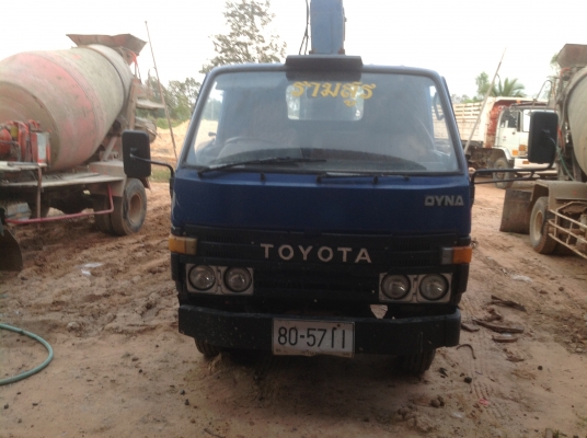 ขาย 6ล้อ  TOYOYA  DINA  ติดเครด 1 ตัน  กระบะยาว 5.50 เมตร