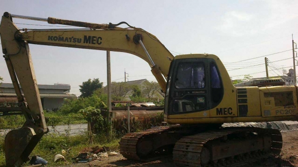 ขายรถแบคโฮ KOMATSU pc200-6 สภาพดีพร้อมใช้ไฟฟ้าครบ รถJAPANซีเรียลสูงเอกสารอินวอยท์