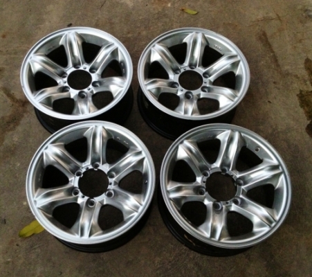 ล้อเล็บเหยี่ยว Enkei แท้ขอบ 16x7 กลึงดุมใส่โตโยต้ามา 2 วง อีก 2 วงดุมเดิมครับ