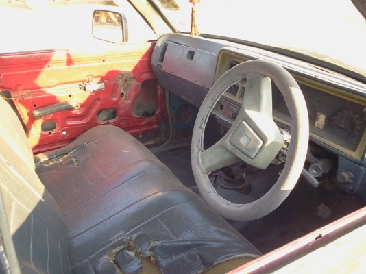 ขายรถกระบะโตโยต้า เครื่อง kb ดีเซล พร้อมทะเบียน 45000 ราคาต่อรองได้