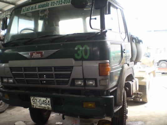 รถโม่ปูน ยี่ห้อ NISSAN