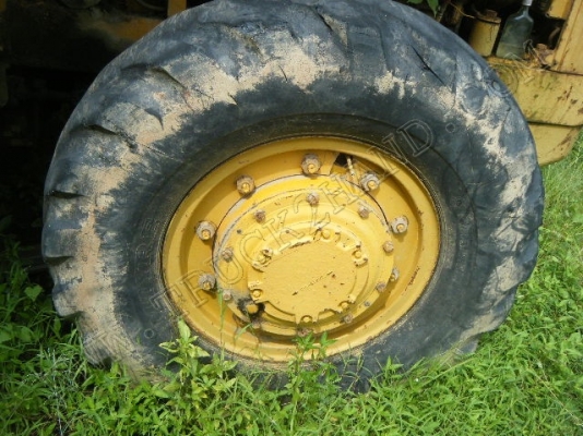 ประมูล - ขายทอดตลาด รถตักล้อยาง ยี่ห้อ CAT รุ่น 922B