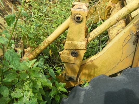 ประมูล - ขายทอดตลาด รถตักล้อยาง ยี่ห้อ CAT รุ่น 922B