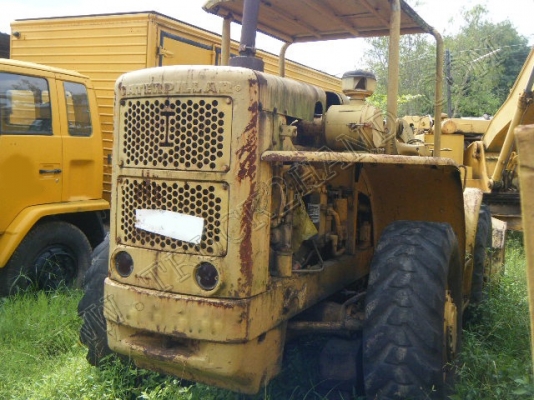 ประมูล - ขายทอดตลาด รถตักล้อยาง ยี่ห้อ CAT รุ่น 922B