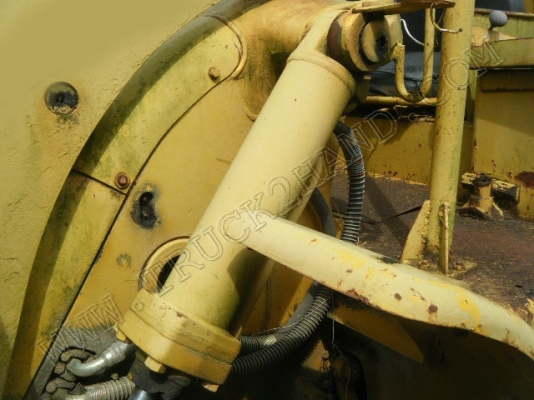 ประมูล - ขายทอดตลาด รถตักล้อยาง ยี่ห้อ CAT รุ่น 922B