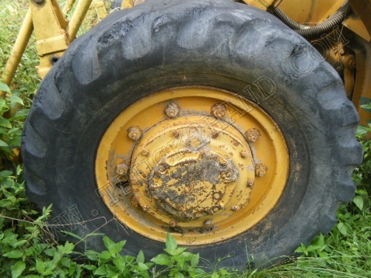 ประมูล - ขายทอดตลาด รถตักล้อยาง ยี่ห้อ CAT รุ่น 922B