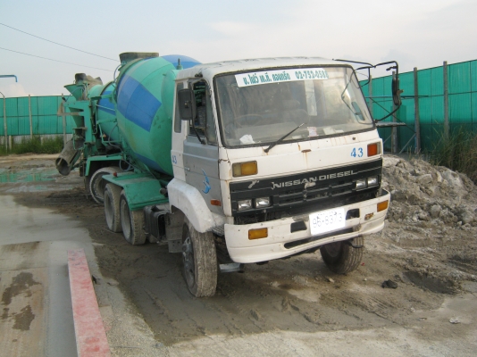 รถโม่ปูน ยี่ห้อ NISSAN รุ่น CW41M