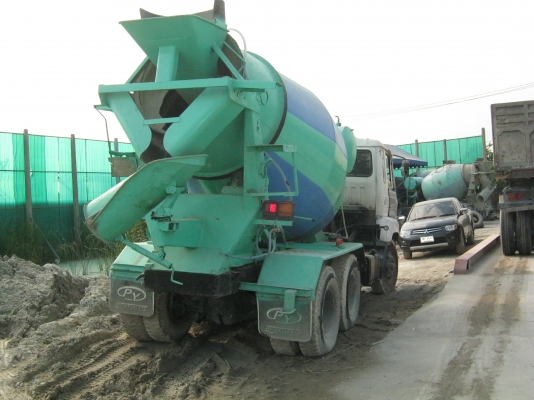 รถโม่ปูน ยี่ห้อ NISSAN รุ่น CW41M รถโม่ปูน ยี่ห้อ NISSAN รุ่น CW41M