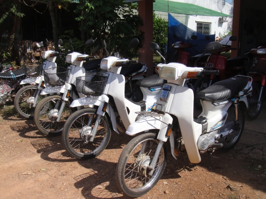 ขายฮอนด้าดรีม คุรุสภา สีขาว สภาพสวยพร้อมใช้งาน (ทะเบียนพร้อมชุดโอน )