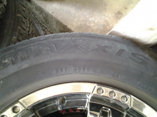 ล้อ15 พร้อมยาง สวยพร้อมใช้ ล้อ15 พร้อมยาง สวยพร้อมใช้