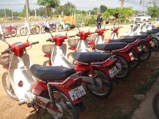 ขายฮอนด้าดรีม คุรุสภา สีแดง สภาพสวยพร้อมใช้งาน (ทะเบียนพร้อมชุดโอน )