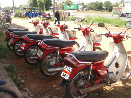 ขายฮอนด้าดรีม คุรุสภา สีแดง สภาพสวยพร้อมใช้งาน (ทะเบียนพร้อมชุดโอน )