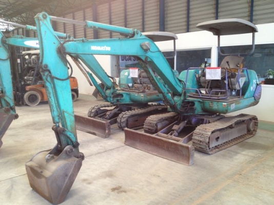 ขายด่วน KOMATSU PC30-7E นำเข้า เก่านอกจากญี่ปุ่น