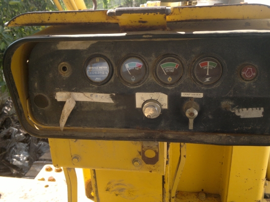 รถแทรกเตอร์ KOMATSU D85A-21 รถนอกนำเข้า สภาพดี เครื่องฟิต ติดต่อ มานะ 085-9049669