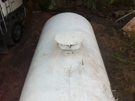 หัวจ่ายน้ำมันพร้อมแท๊งเก็บ