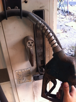 หัวจ่ายน้ำมันพร้อมแท๊งเก็บ