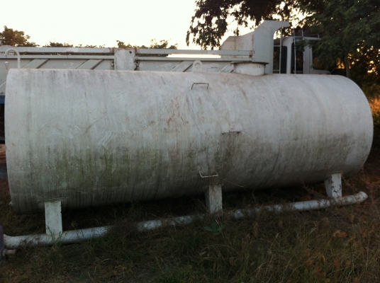 หัวจ่ายน้ำมันพร้อมแท๊งเก็บ