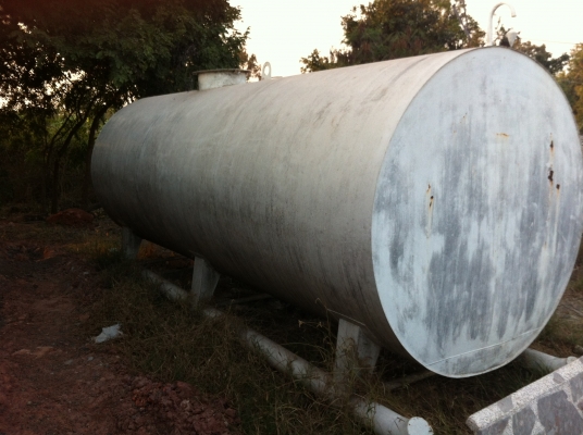 หัวจ่ายน้ำมันพร้อมแท๊งเก็บ