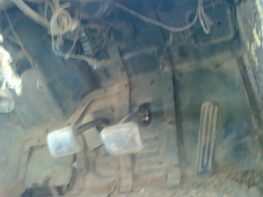 ขายด่วน!..รถสิบล้อ ISUZU 185 แรงม้า ใส่รถแบคโฮ CAT EL 200B. มีเล่มทะเบียน ภาษีครบ.