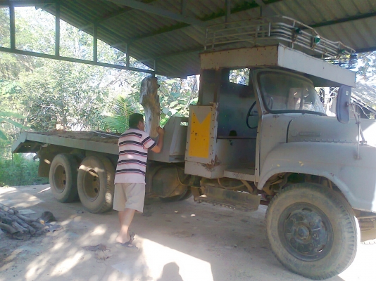 ขายด่วน!..รถสิบล้อ ISUZU 185 แรงม้า ใส่รถแบคโฮ CAT EL 200B. มีเล่มทะเบียน ภาษีครบ.