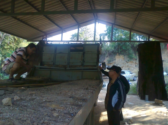 ขายด่วน!..รถสิบล้อ ISUZU 185 แรงม้า ใส่รถแบคโฮ CAT EL 200B. มีเล่มทะเบียน ภาษีครบ.